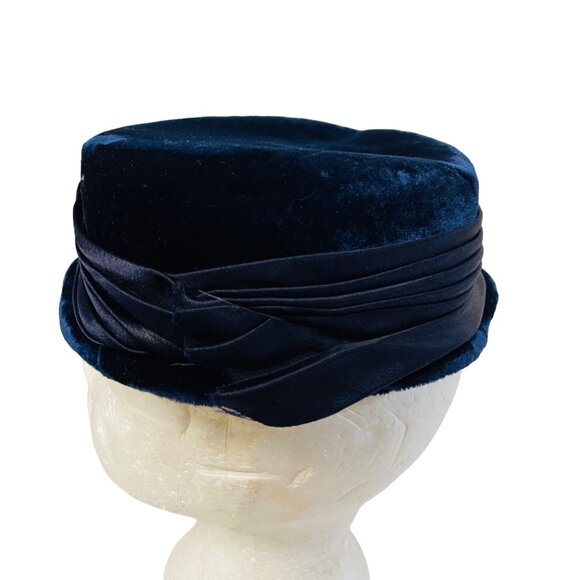 Vintage Velvet Pillbox Hat With Pleated Ribbon Trim - Picture 2 of 6